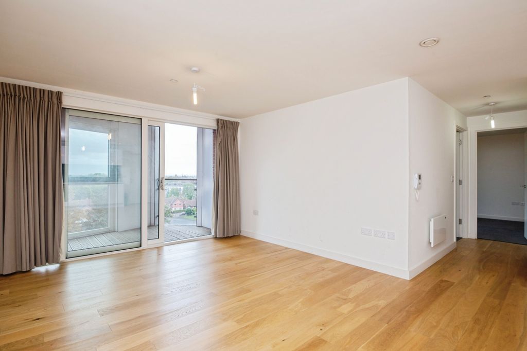 Property photo 2 of 14 Lounge