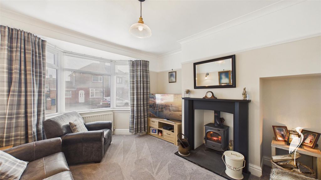 Property photo 2 of 25 Lounge