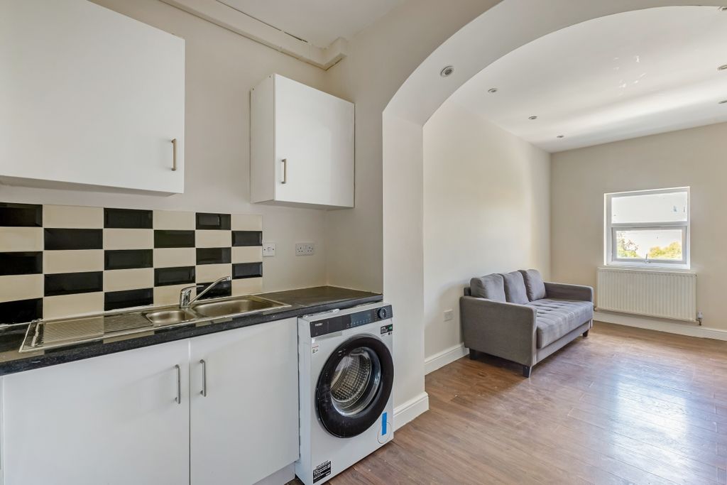 Property photo 3 of 7 113291_Flat 6 61 ...