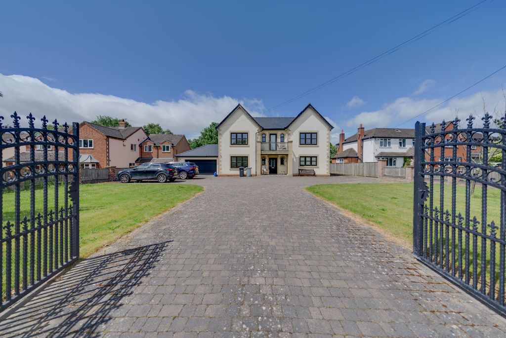 Property photo 2 of 39