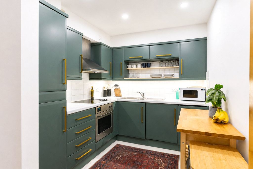 Property photo 2 of 16 Refitted Kitchen