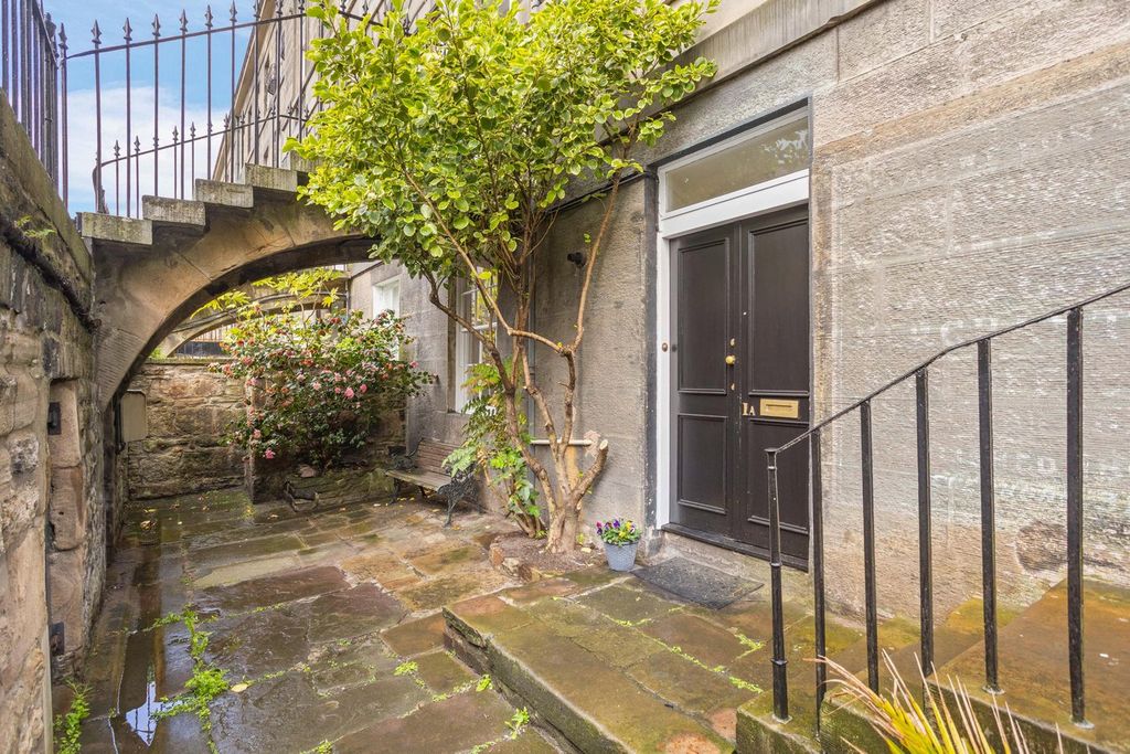 Property photo 3 of 33