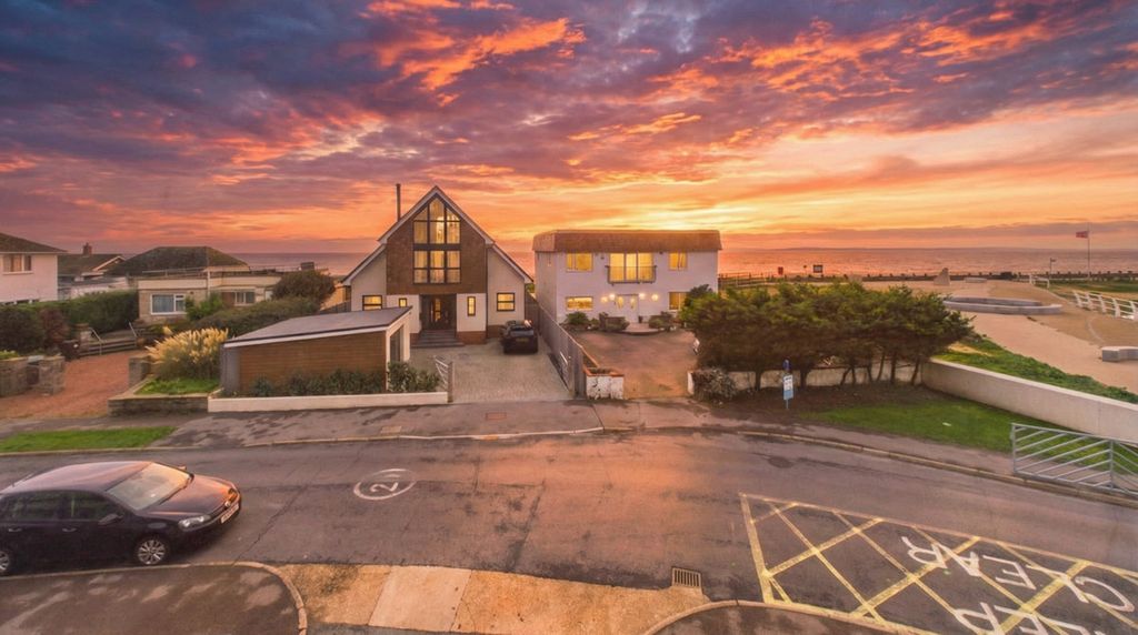 Property photo 2 of 8