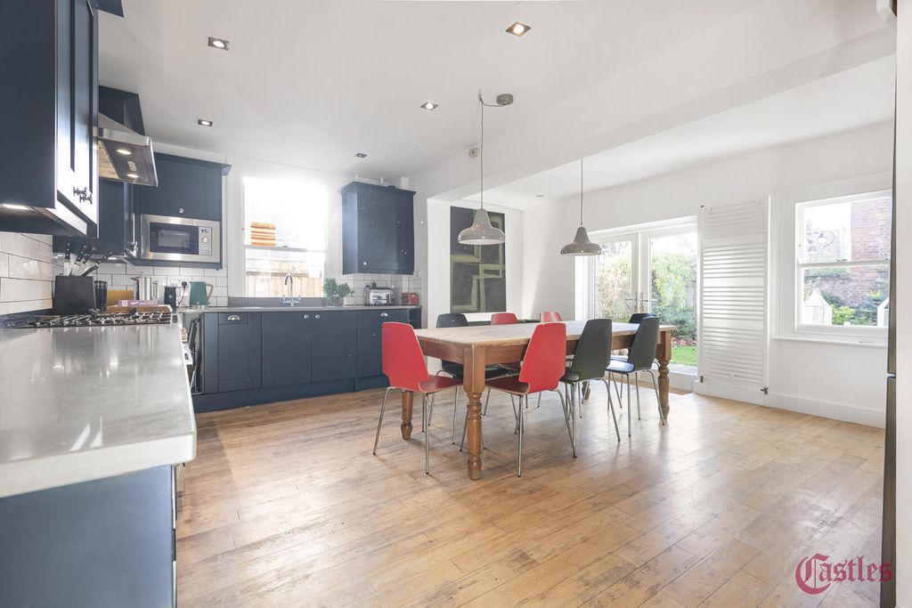 Property photo 3 of 14 Kitchen