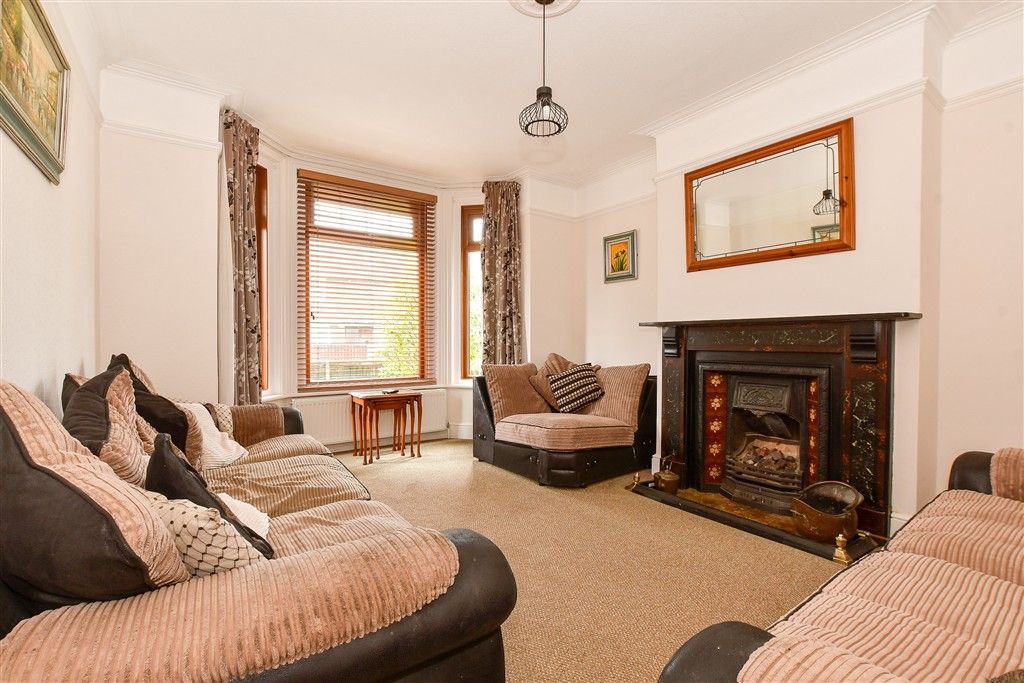 Property photo 3 of 17 Lounge