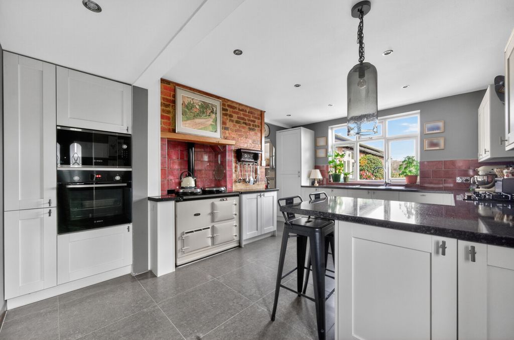 Property photo 3 of 23 1433378-34-69c531...