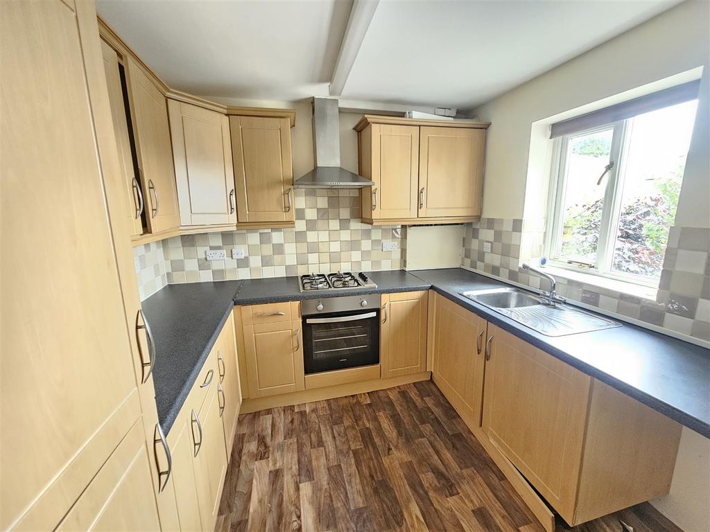 Property photo 3 of 11 Kitchen.Jpg