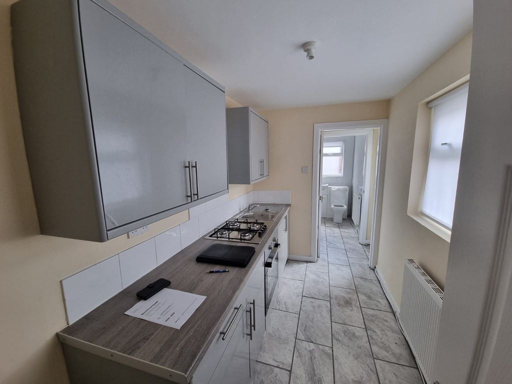 Property photo 3 of 8 Kitchen