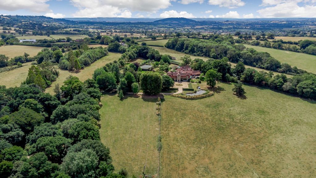 Property photo 2 of 41 Sedgehill Manor