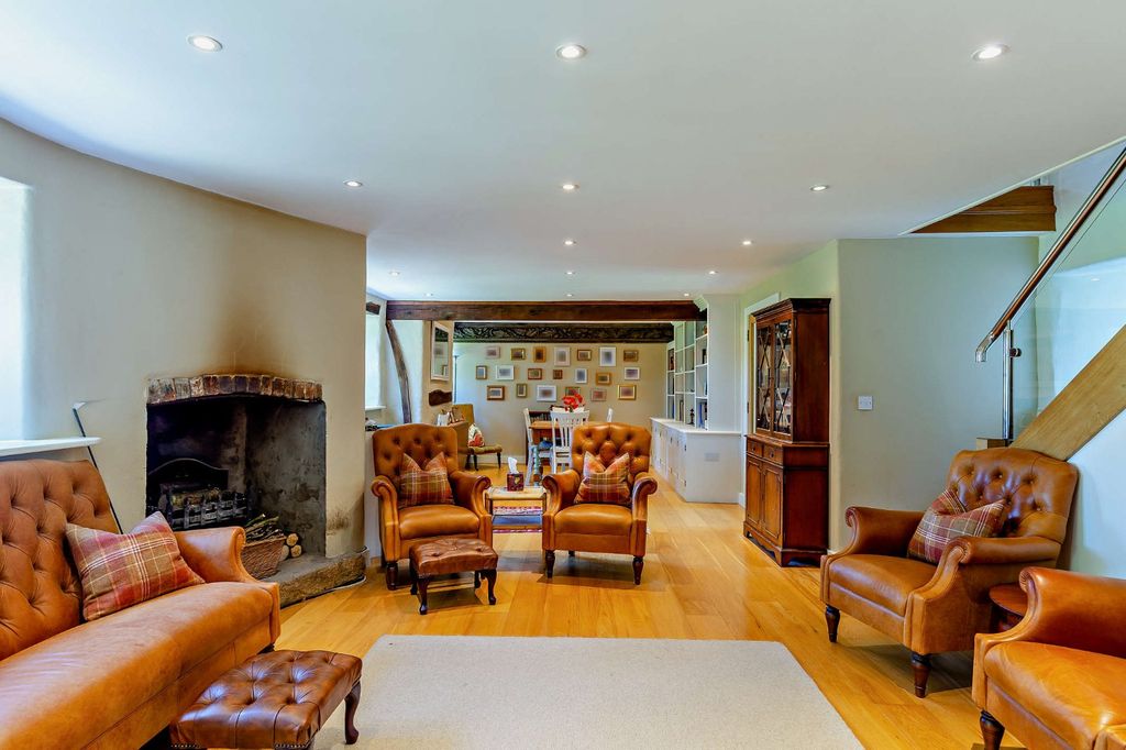 Property photo 3 of 22 Sitting Room