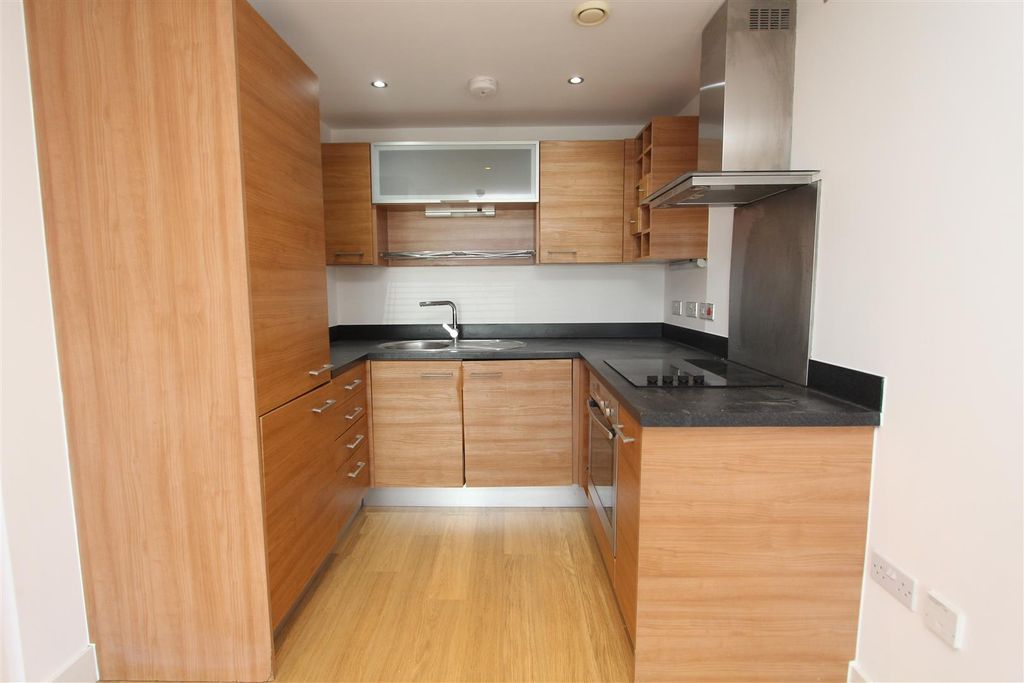 Property photo 3 of 8 Kitchen.Jpg