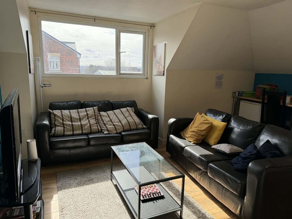 Property photo 2 of 5 2c684130-Ae5d-45c5-B072-3F738168E46d.Jpeg