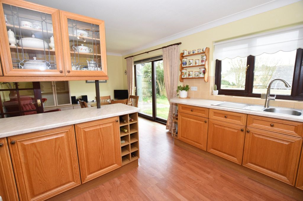 Property photo 3 of 14 Kitchen Area
