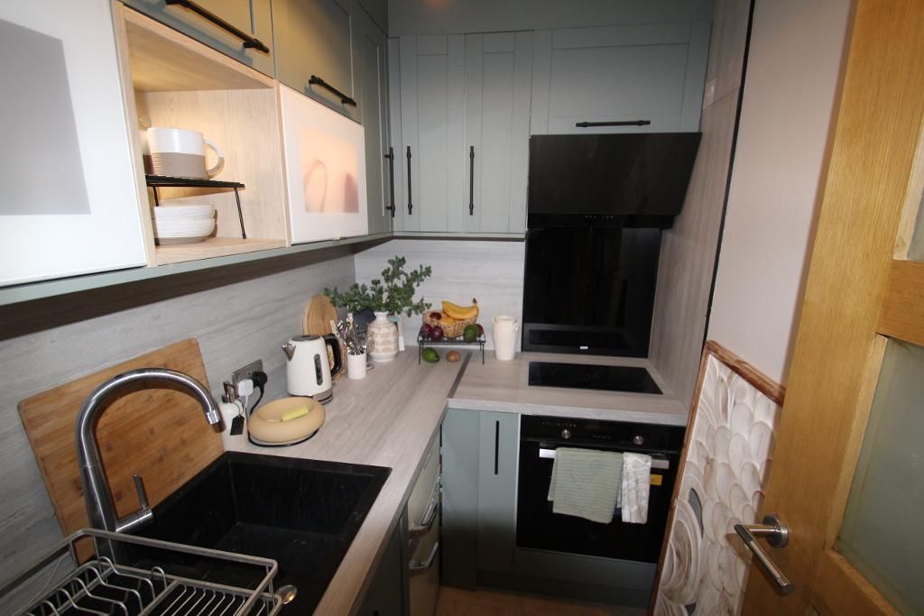 Property photo 3 of 8 Kitchen