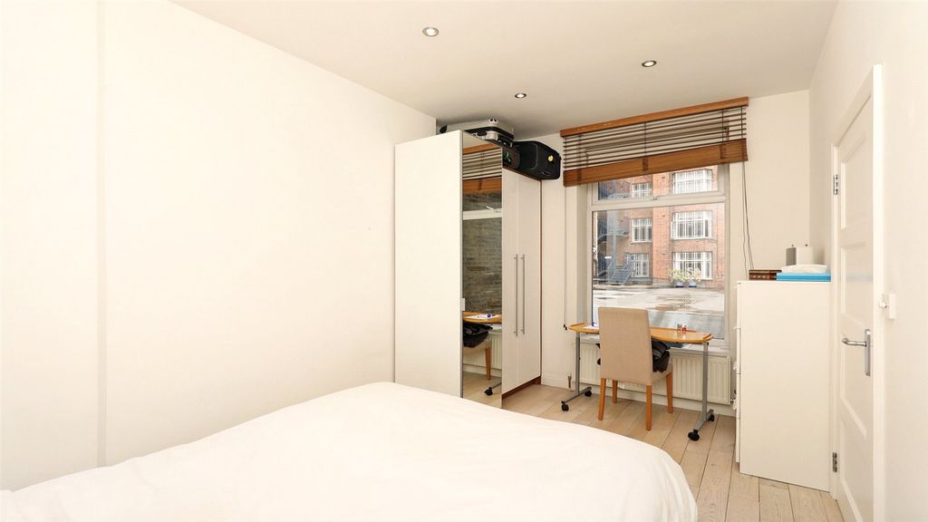 Property photo 3 of 8 Main Bedroom