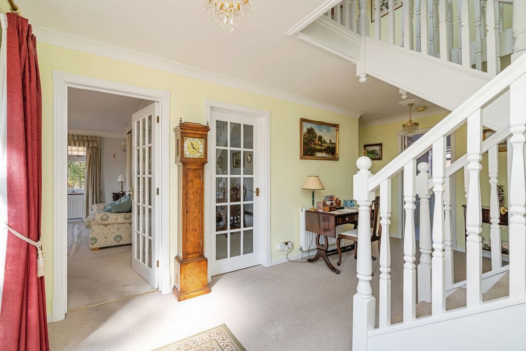 Property photo 2 of 17 Photo