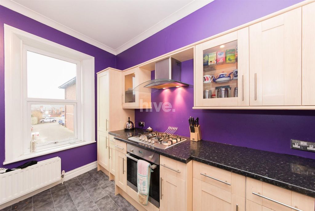Property photo 3 of 12