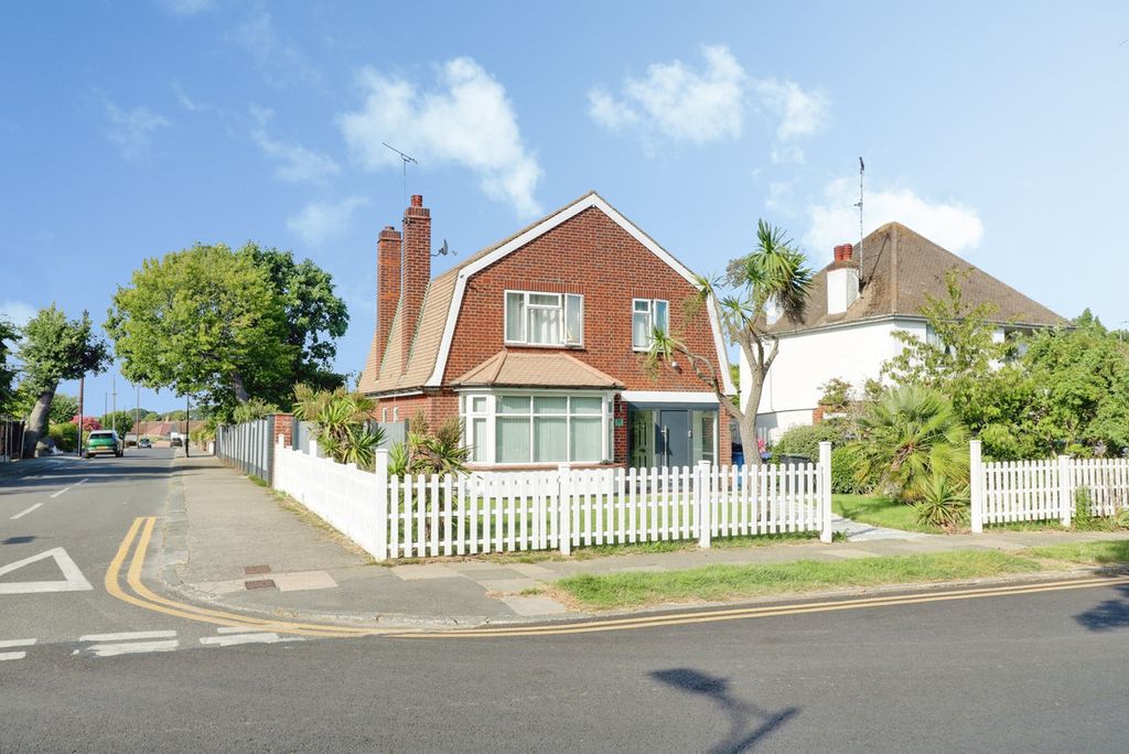 Property photo 1 of 28