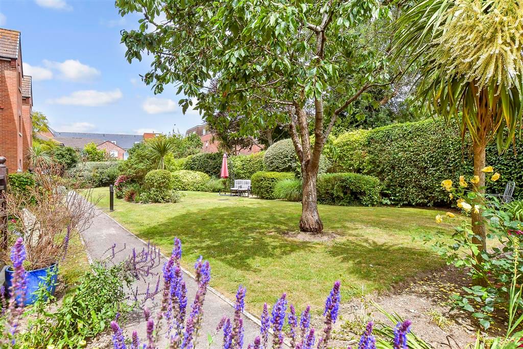 Property photo 1 of 9 Communal Gardens