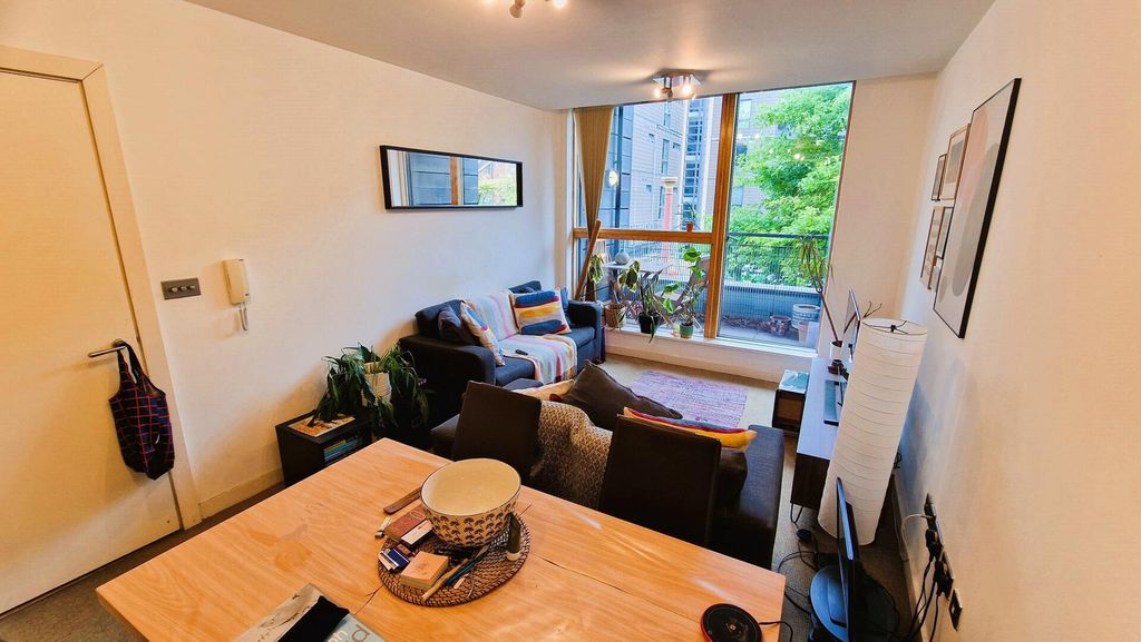 Property photo 3 of 35 Living Room