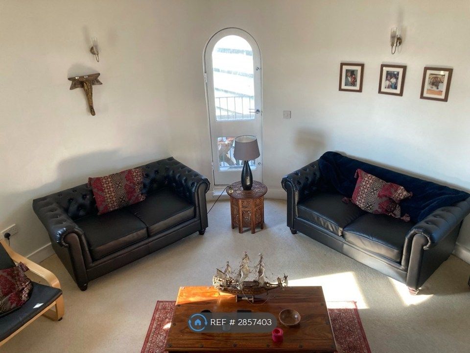 Property photo 1 of 9 Living Room