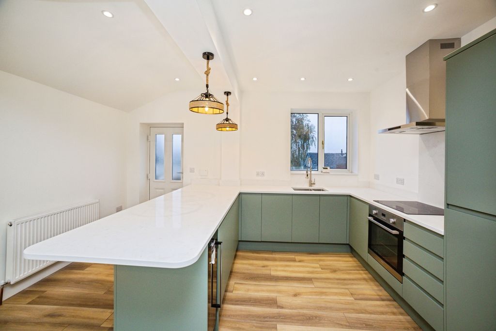 Property photo 3 of 29 7B1A2327