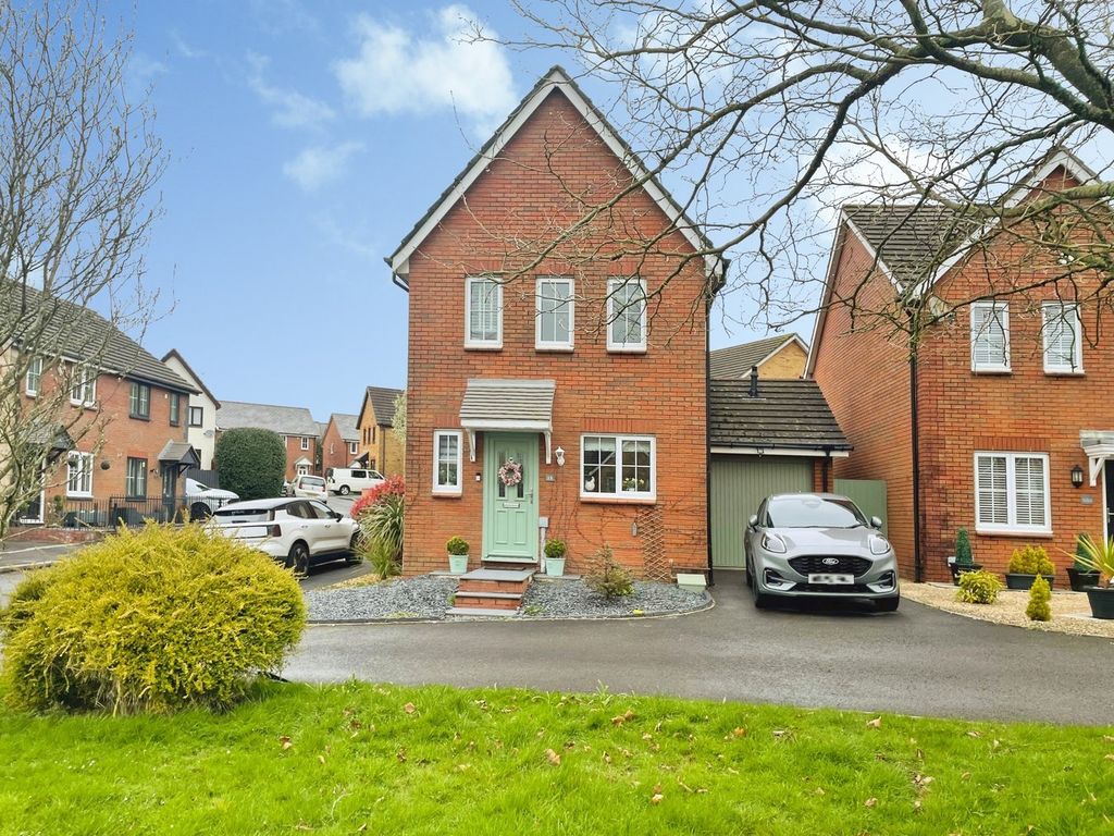 Property photo 1 of 18