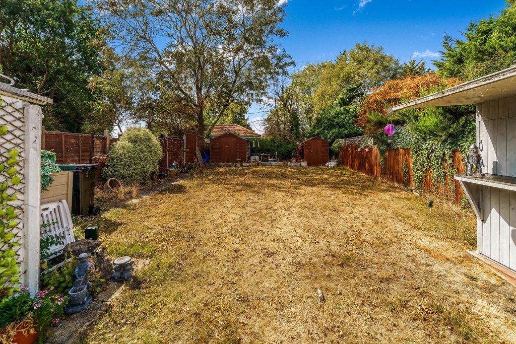 Property photo 2 of 18 Walsingham Gardens