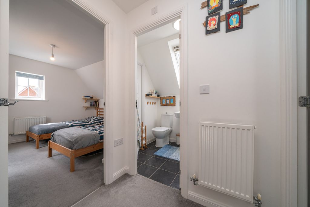 Property photo 2 of 27 33-Birmingham-Drive-04625