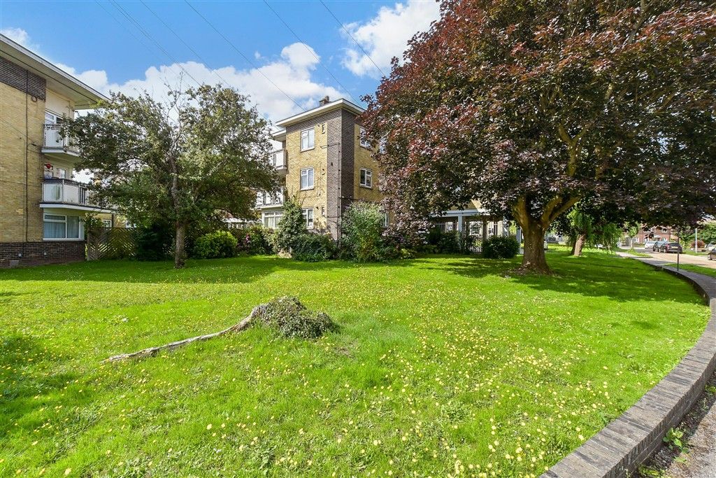 Property photo 1 of 14 Side Elevation