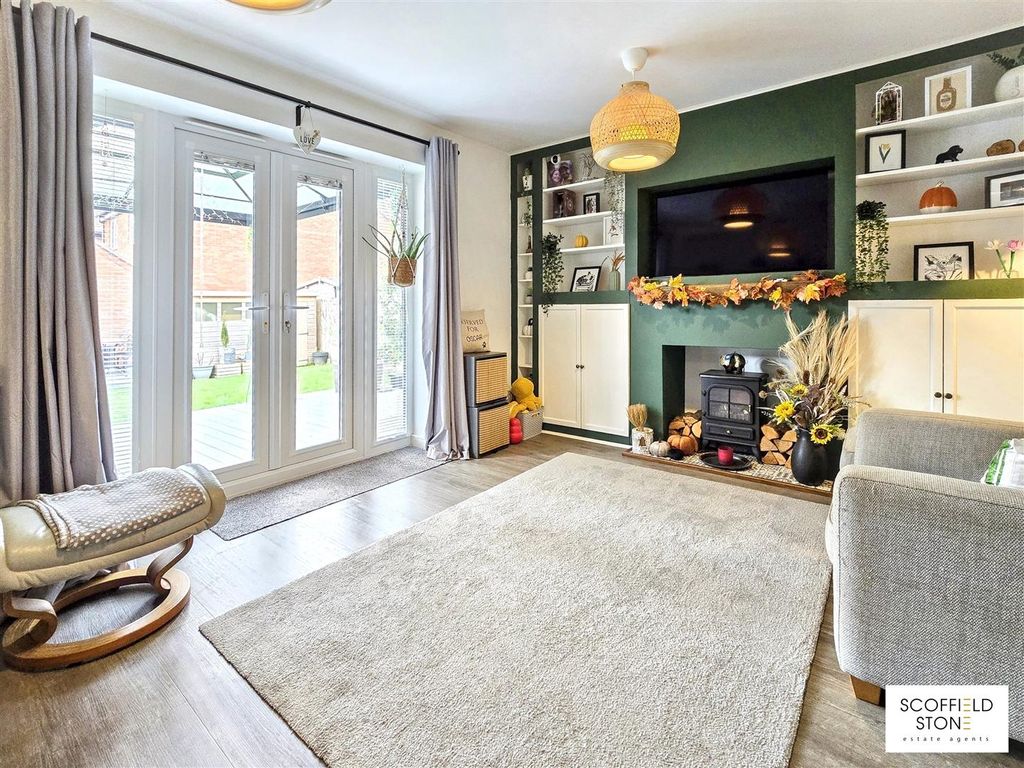 Property photo 3 of 20 Lounge