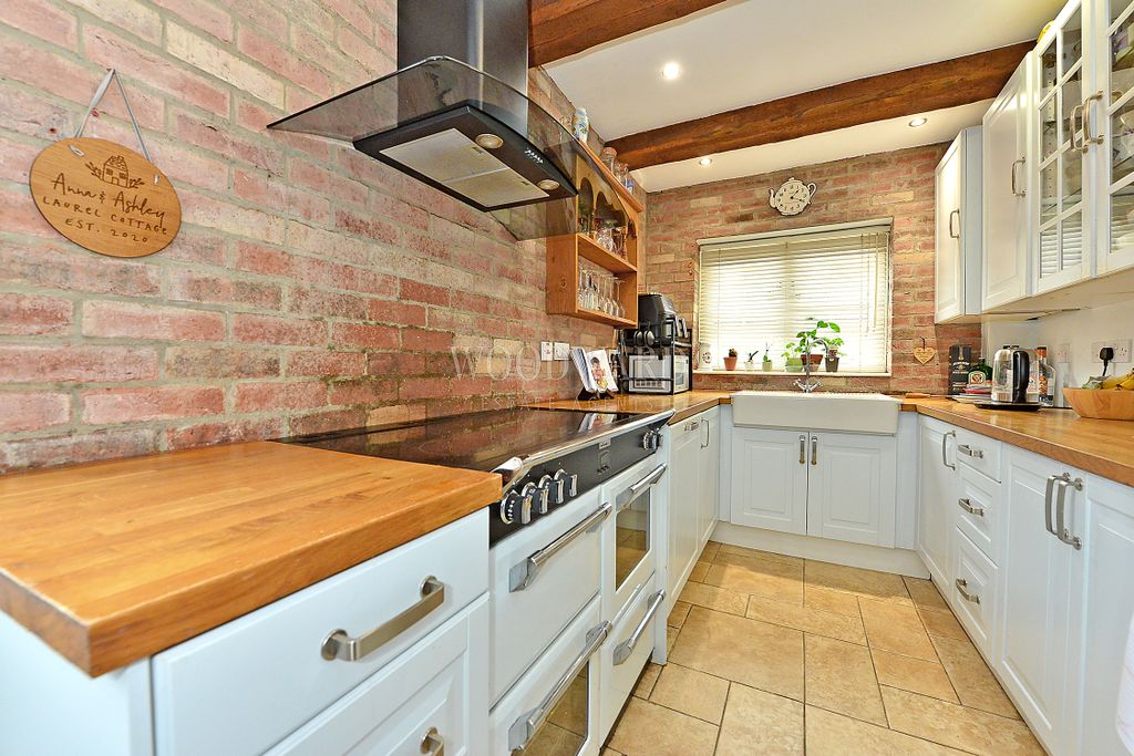 Property photo 3 of 20 Kitchen