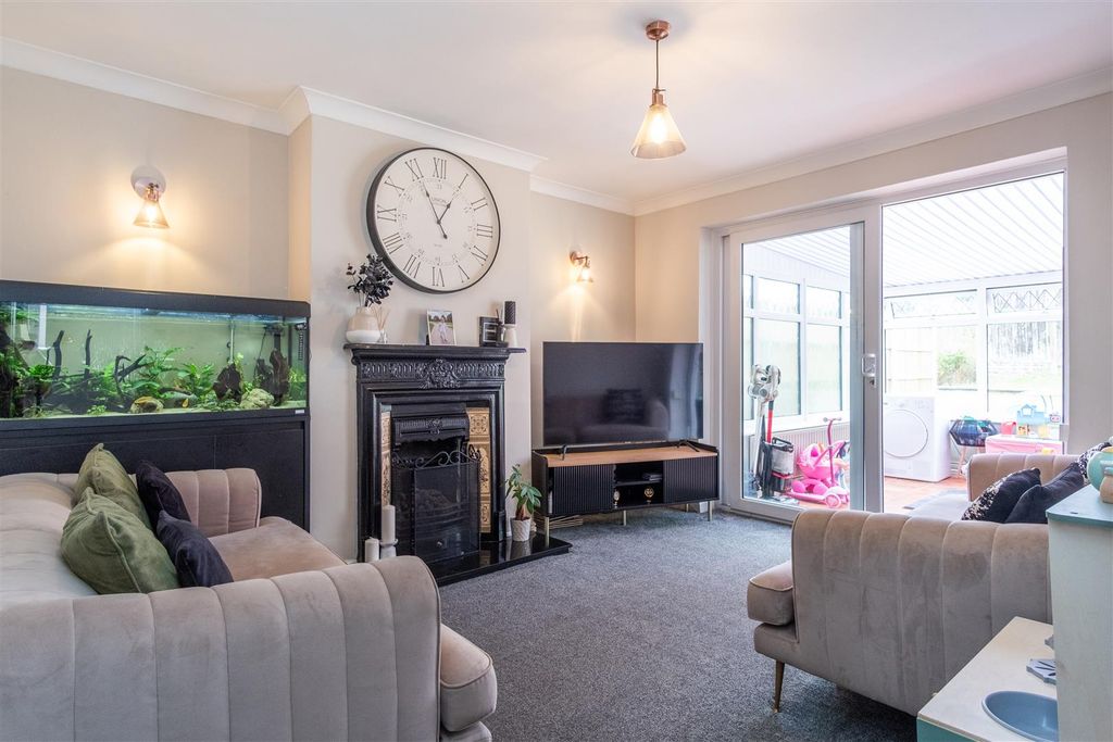 Property photo 2 of 22 Lounge