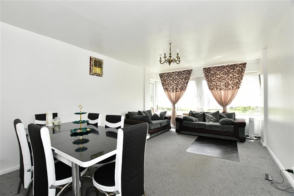 Property photo 3 of 9 Lounge/Diner