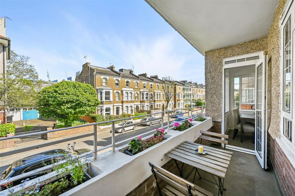 Property photo 1 of 10 Linden Court