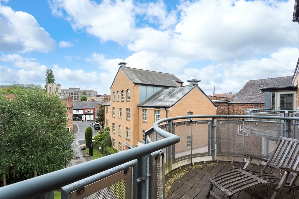 Property photo 1 of 12 Balcony