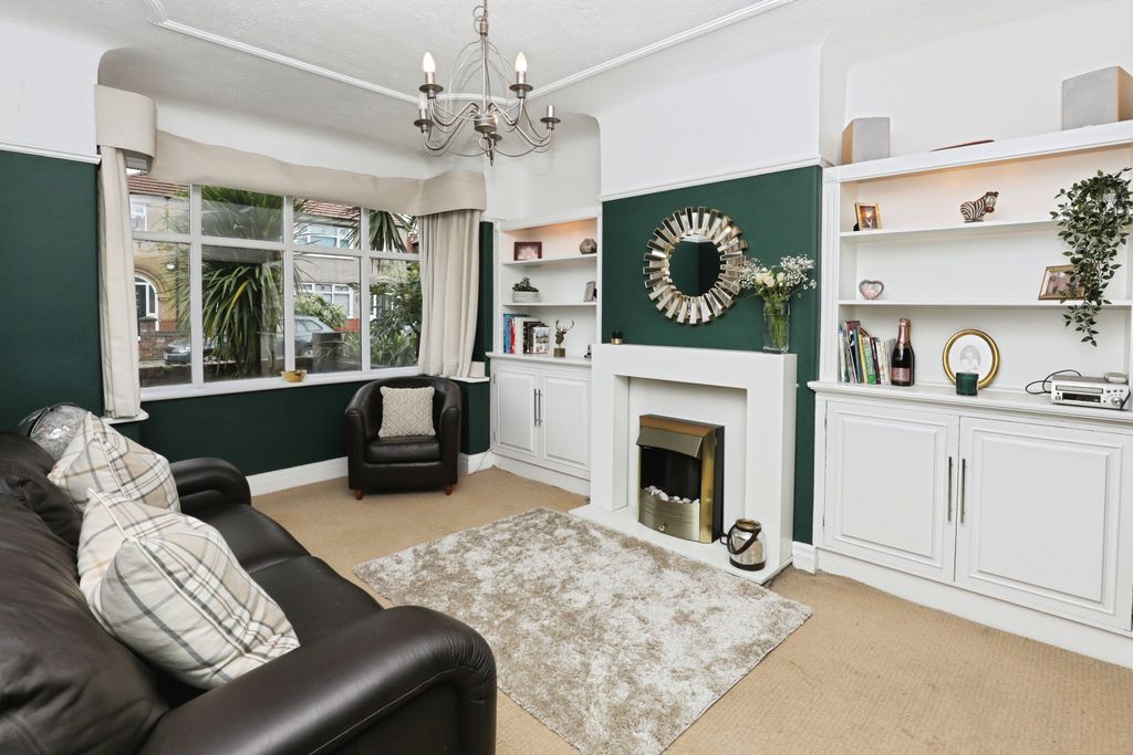 Property photo 2 of 20 Lounge