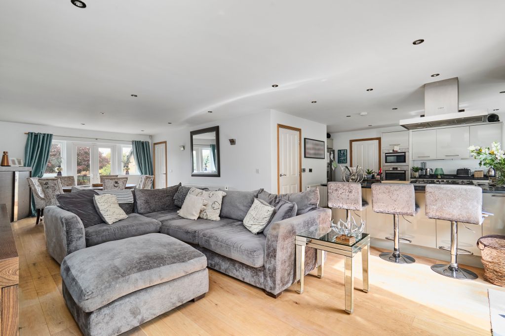 Property photo 3 of 24 Living Kitchen