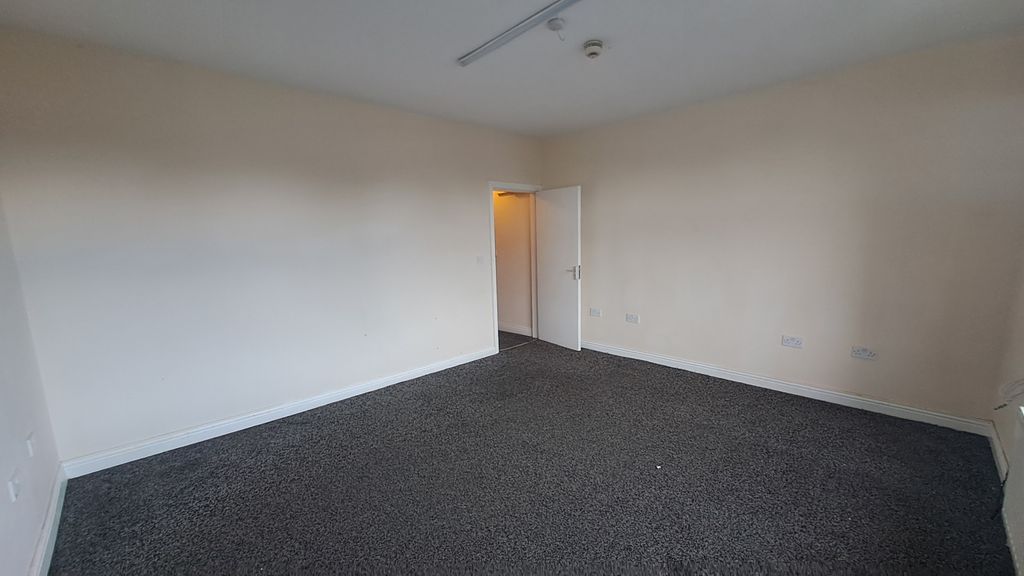 Property photo 1 of 11 184A Lilycroft Road, Bradford, Bd9 5Al