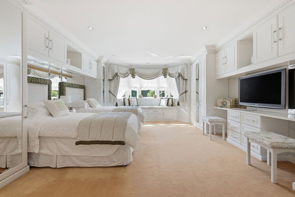 Additional image 41 of 5 bed detached house for saleWambrook Close, Hutton Mount, Brentwood CM13