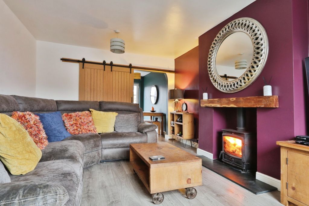 Property photo 3 of 21 4584167