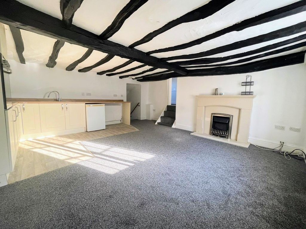 Property photo 2 of 11 Living Room