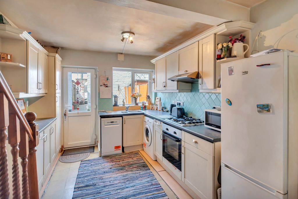 Property photo 2 of 11