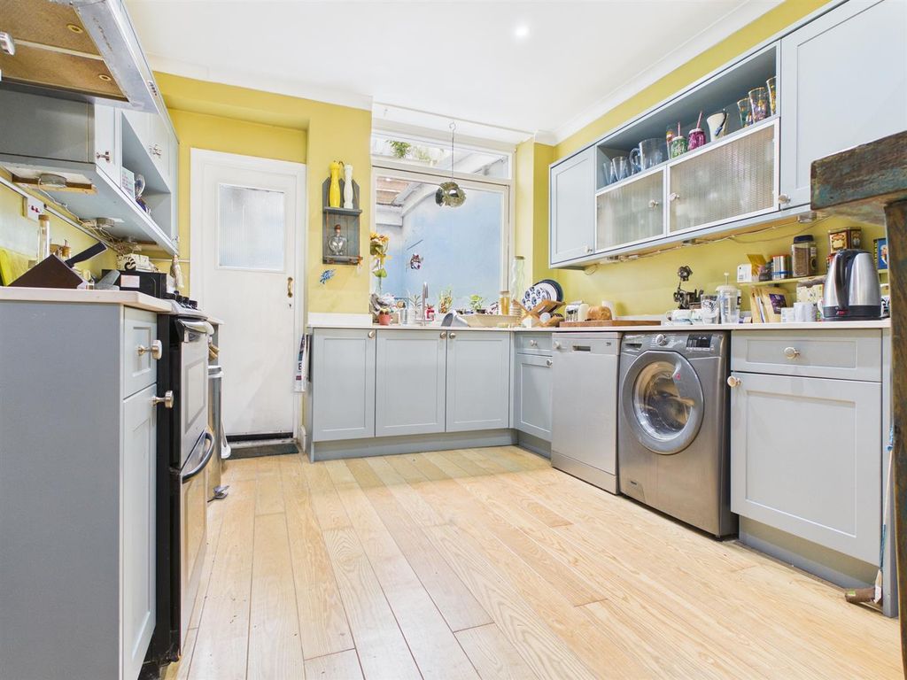 Property photo 3 of 11 Cam04311G0-Pr0103-Still005.Jpg