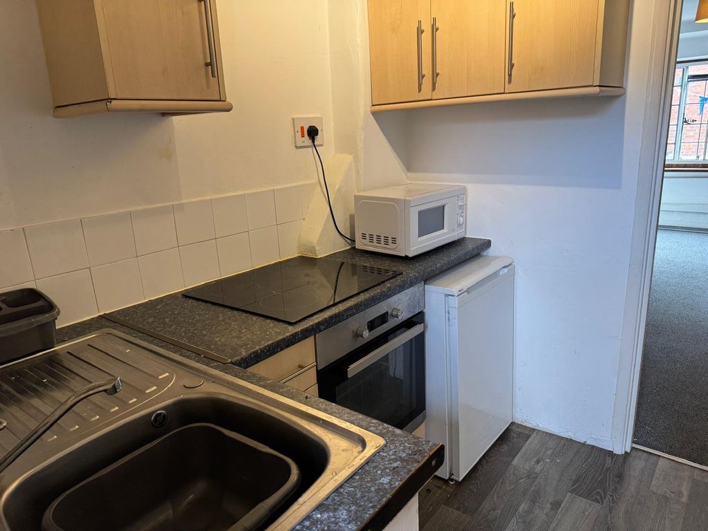 Property photo 2 of 6 Kitchen