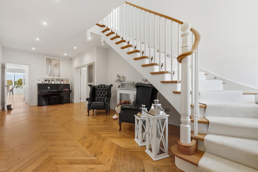 Property photo 2 of 44