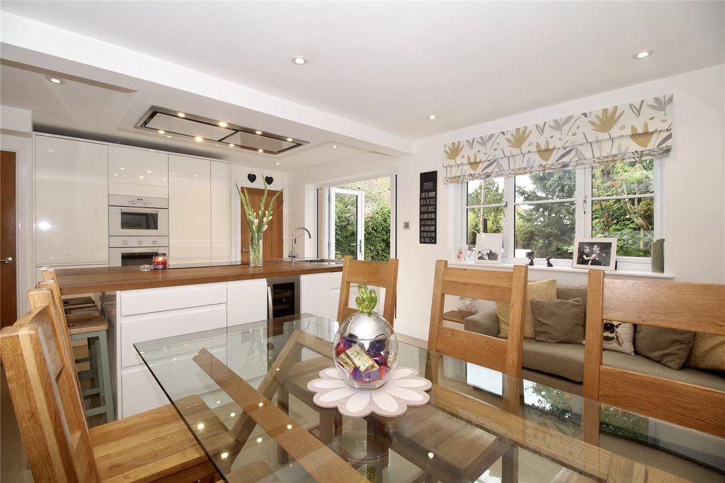 Property photo 3 of 16 Living Kitchen
