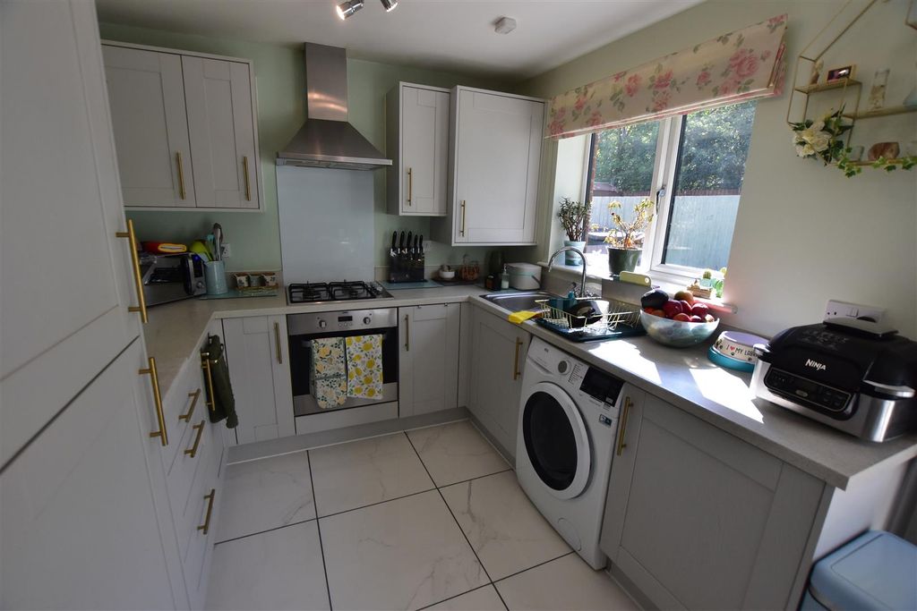 Property photo 3 of 11 Dining Kitchen