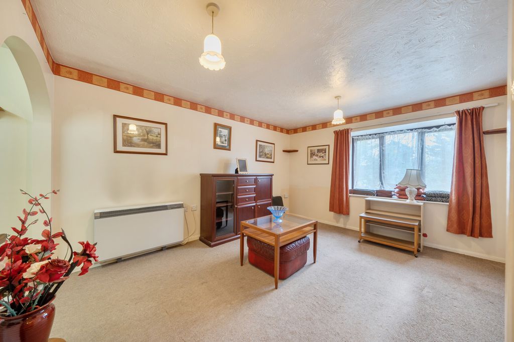 Property photo 2 of 21 1416764-19-699844...