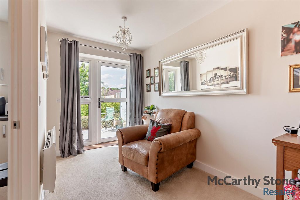 Property photo 2 of 20 8639768-Interior07-800.Jpg